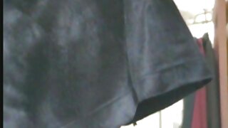 ಪಾಲಿಡ್ ಕಿಮ್ಮಿ ತನ್ನ ಒದ್ದೆಯಾದ ಪುಸಿಯನ್ನು ತಿನ್ನುವುದಕ್ಕಾಗಿ ಕಾಲುಗಳನ್ನು ಚಾಚುತ್ತಾಳೆ